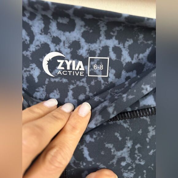 Zyia Stone Leopard Scrunch Butt Leggings - Picture 7 of 8